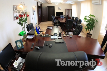 В кабинете мэра Кременчуга Малецкого устанавливают видеокамеру