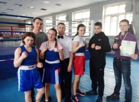 Дівчата-боксерки з Кременчука провели бої в Харкові