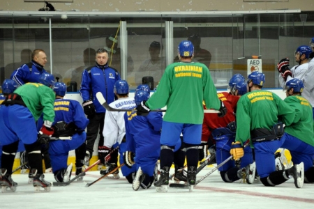 14 хокеїстів "Кременчука" готуються до чемпіонату світу