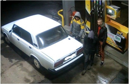 В Кременчуге угонщики не смогли завести краденый ВАЗ и бросили его на заправке