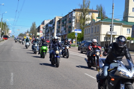 По Кременчугу проехалась колонна автомобилистов и мотоциклистов 