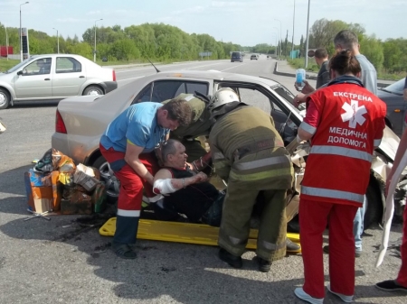 На киевской трассе столкнулись Fiat Ducato и Geely: пострадали 5 человек