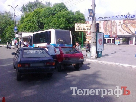 Из-за ДТП в районе остановки Халаменюка остановились троллейбусы