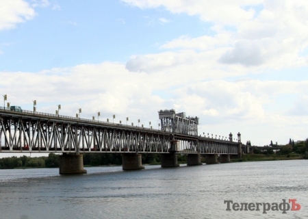 Мэр Кременчуга рассмотрит петицию против грузовиков на мосту