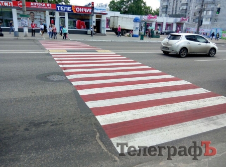 В Кременчуге появилось 5 красно-белых пешеходных переходов