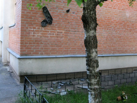 У Полтаві вандали розбили три меморіальні дошки учасникам АТО
