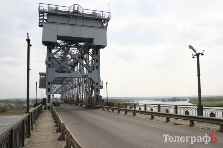 Кременчугским дорожникам дадут денег на ремонт моста и на фрезу