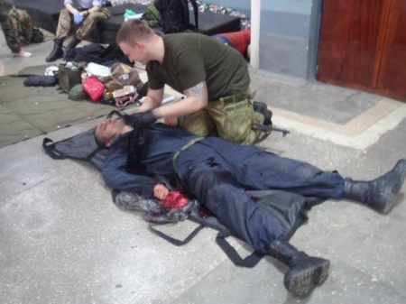 Юні гвардійці-десантники у стресових умовах зупиняли кров пораненому