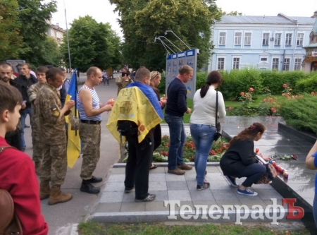 ФОТОФАКТ: у Кременчуці вшанували память бійців добровольчих батальйонів, які загинули вчора в АТО