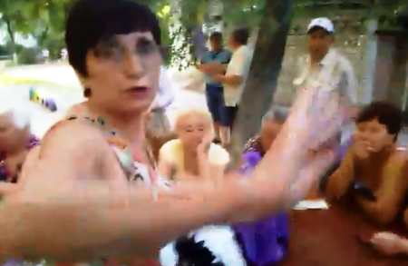 Депутат Кременчугского городского совета ударила активиста с камерой
