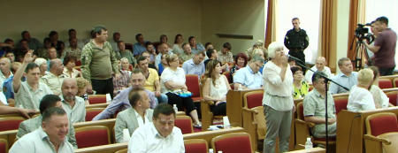 Сессия Кременчугского горсовета 30 июня: деньги, прокурорские страсти и выборы на Донбассе
