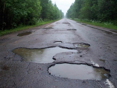 Мэр Кременчуга рассмотрит петицию о ремонте дороги на Новую Знаменку