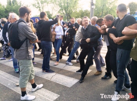 Разборки на Молодежном из-за вони: депутаты обратятся в полицию и прокуратуру