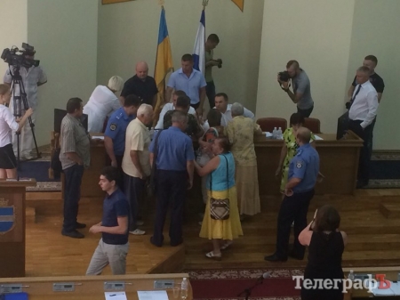 Церковный вопрос на сессии горсовета заблокировал работу депутатов
