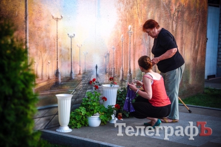 На месте убийства Олега Бабаева кременчужане зажгли свечи