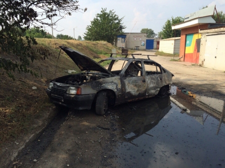 В Кременчуге во время сварочных работ загорелся автомобиль