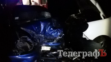 Под Кременчугом столкнулись в лобовую Daewoo и Renault: есть пострадавшие
