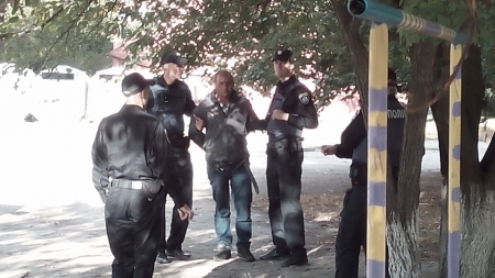 Кременчуцькі поліціянти затримали чоловіка, який намагався сховати гранату в трусах