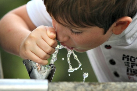 В Кременчуге в школах №18 и 21 водопроводная вода не отвечает санитарным нормам