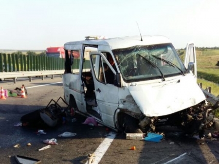 Автобус с туристами из Полтавы и Кременчуга попал в аварию в Ростовской области. Есть погибшие