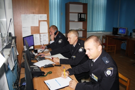 В дежурных частях Кременчугского отдела полиции правоохранители надели новую форму