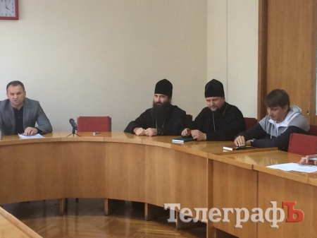 Крестный ход церкви Московского патриархата по улицам Кременчуга: АТОшники и активисты против