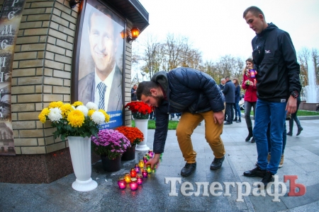 В сквере им. Бабаева почтили память убитого мэра