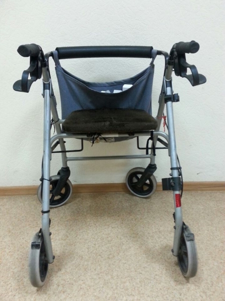 Копы Кременчуга ищут владельца инвалидной коляски