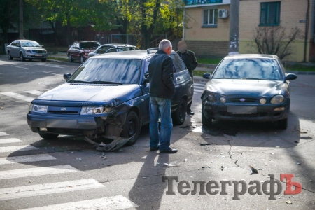 В Кременчуге на «мистическом перекрестке» столкнулись ВАЗ и Kia: момент аварии