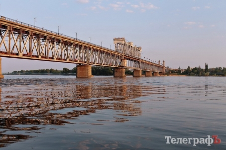 Ждем пробок: днем 7,8, и 9 ноября будут асфальтировать Крюковский мост