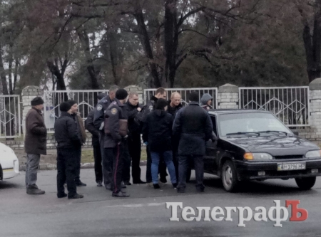 В Кременчуге подозреваемый в ограблении угрожал взорвать себя в машине