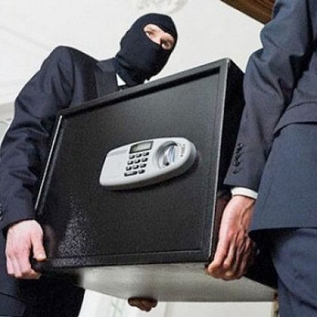 Через вікно у Кременчуці грабіжники витягнули сейф 