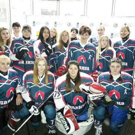 Кременчуцькі хокеїстки з «Лавини» стартували на чемпіонаті