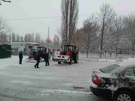 Машини проти снігу: як кременчуцькі комунальники борються з зимою