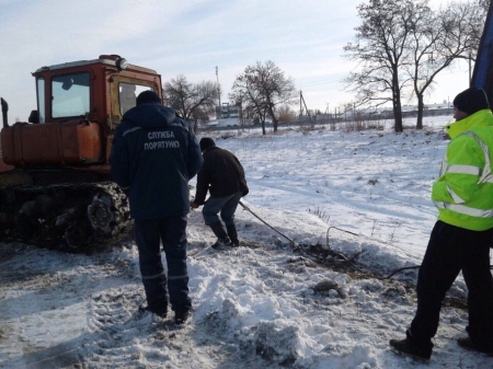 Кременчугские спасатели вытаскивали фуру из кювета в Потоках