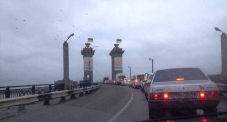 На Крюковском мосту пробка в сторону центра 