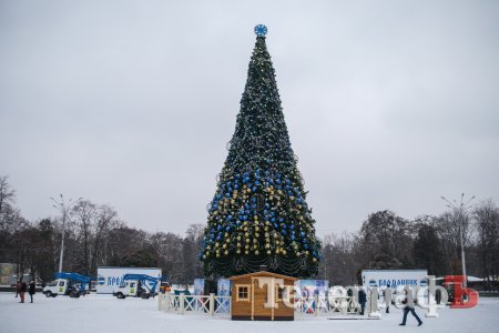Светящийся флаг и домики на площади: предпраздничный Кременчуг становится все красивее
