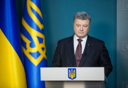 Президент Порошенко гарантировал «неприкосновенность и целостность» денег вкладчикам «Приватбанка»