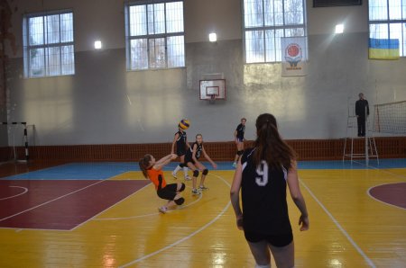 У Кременчуці стартував чемпіонат міста з волейболу