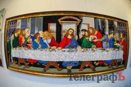 Вишиті картини майстра ливарного цеху Тетяни Мкртчян представили у Кременчуці