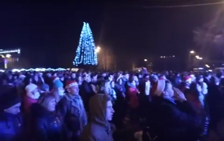 «Ще не вмерла»: кременчужани співають гімн України біля головної ялинки