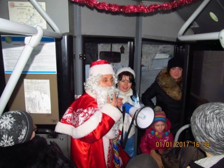 Дід Мороз проїхався Кременчуком на тролейбусі