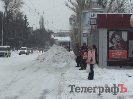 У коммунальников «вечери» не было: всю ночь чистили Кременчуг от последствий снегопада