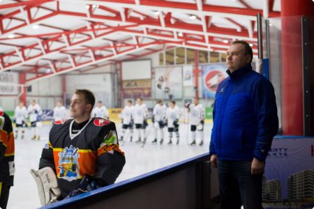 Хокеїсти «Кременчука» настільки скучили за льодом, що «розкатали» суперника