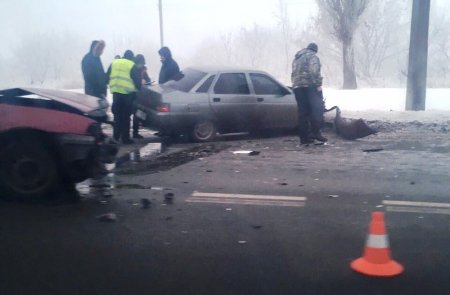 В районе Велмарта пробка из-за аварии: столкнулись два автомобиля