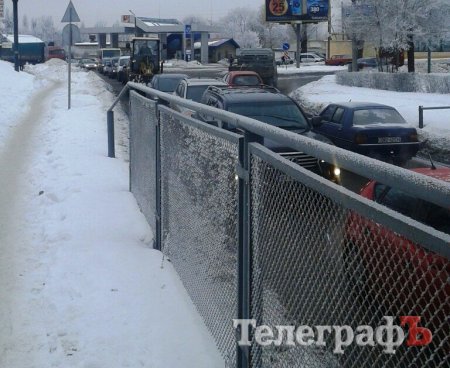 В Кременчуге авария под мостом на ул. Ярмарочной – собралась пробка
