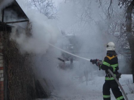 Кременчужанин, пытавшийся потушить огонь до приезда пожарных, получил ожоги руки