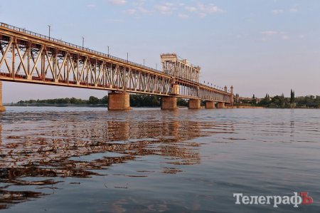 Стратегия Укравтодора:  проще реконструировать старый мост в Кременчуге, чем строить новый