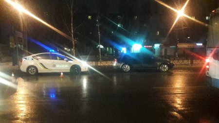 В Кременчуге на пешеходном переходе автомобиль сбил молодую девушку