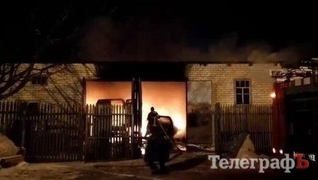Огнем уничтожено 2 автомобиля: подробности пожара в автомастерской на Реевке